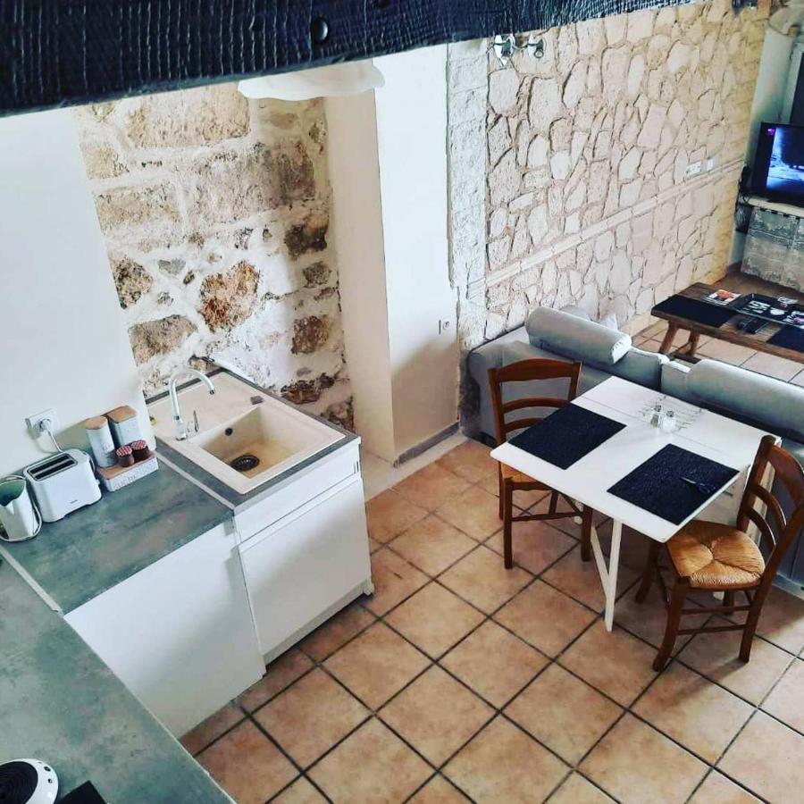 Maison Avec Jacuzzi Saint-Mitre-les-Remparts Exterior foto